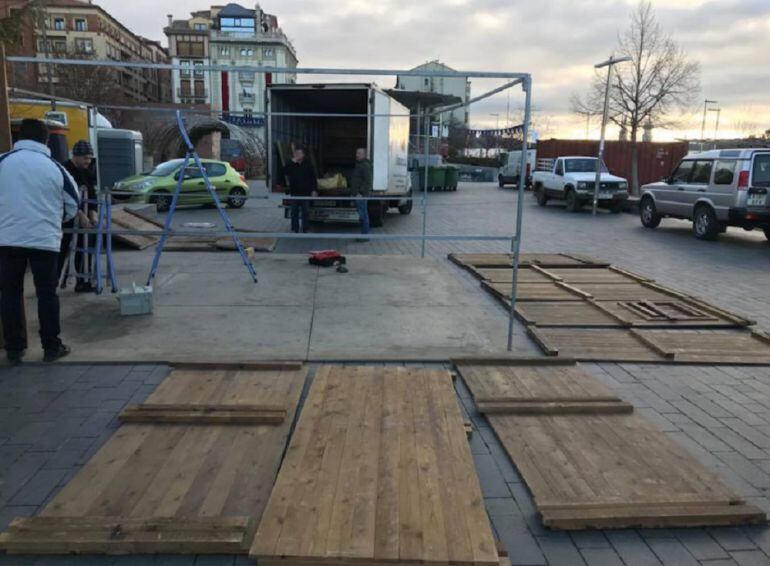 Montaje de las carpas en Teruel para revivir la Leyenda de los Amantes 