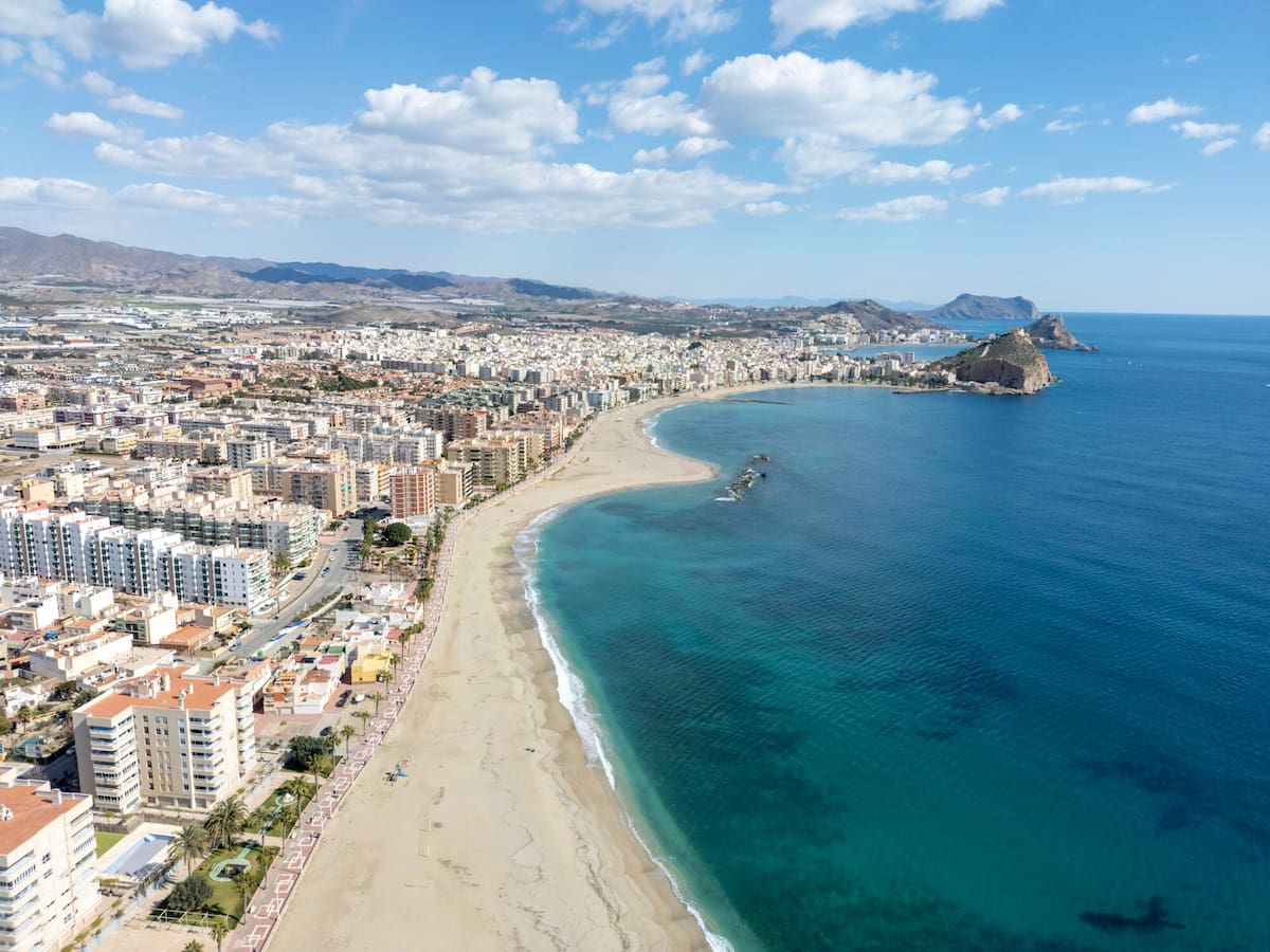 Aficionados a la vela advierten a la Delegación del Gobierno de presuntas narcolanchas fondeadas en Águilas
