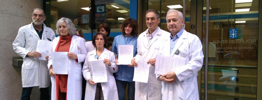 Médicos del SERGAS entregan firmas