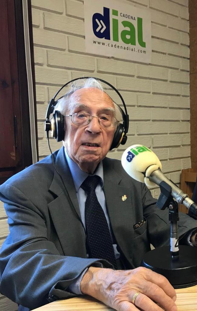 Carlos Bribián en los estudios de Ser Aragón Oriental en Binéfar