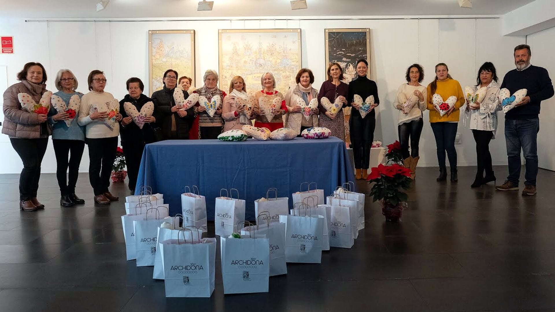 Entrega de los cojines terapéuticos en Archidona