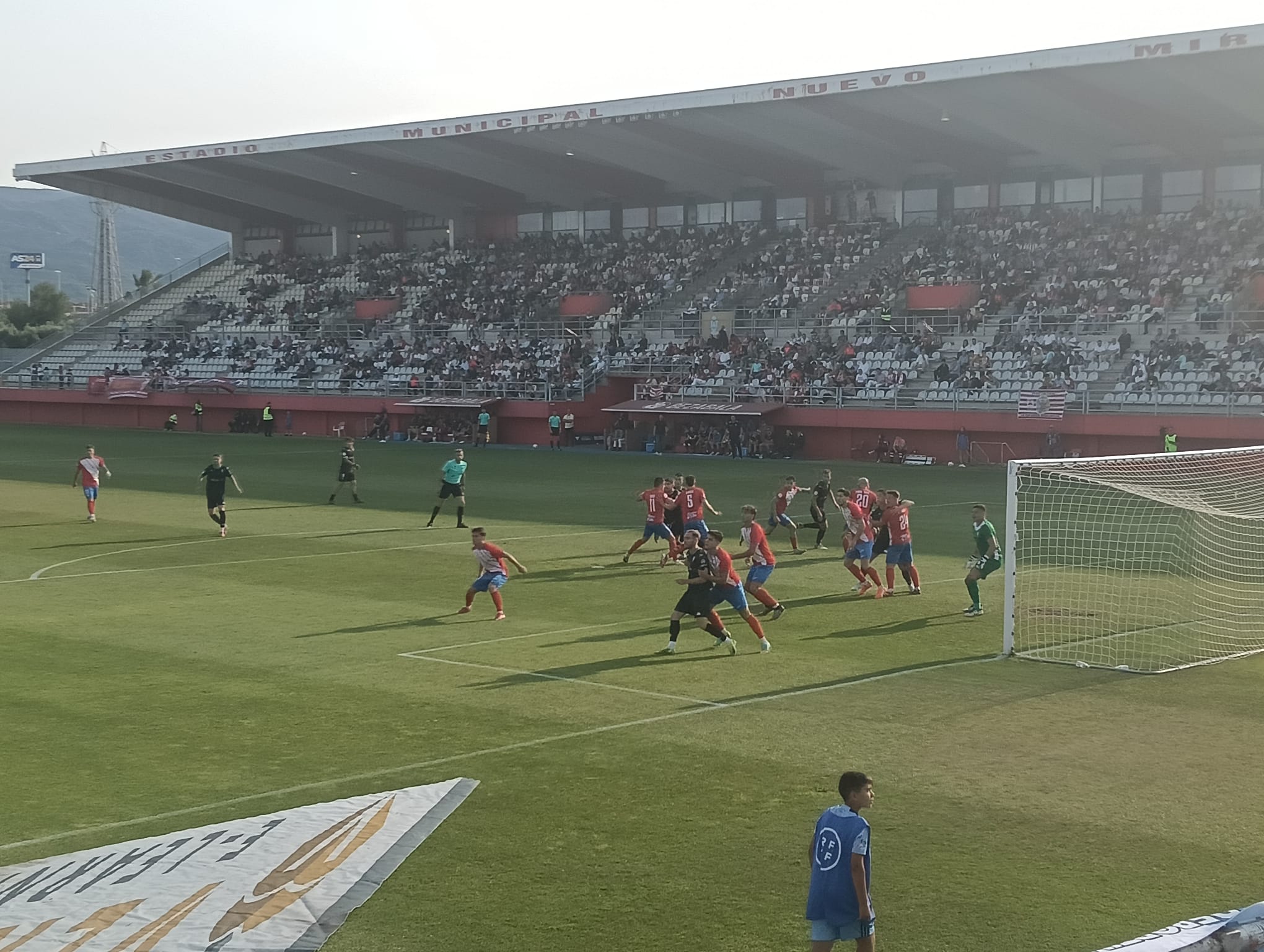 Instante del partido entre el Algeciras y el CD Alcoyano