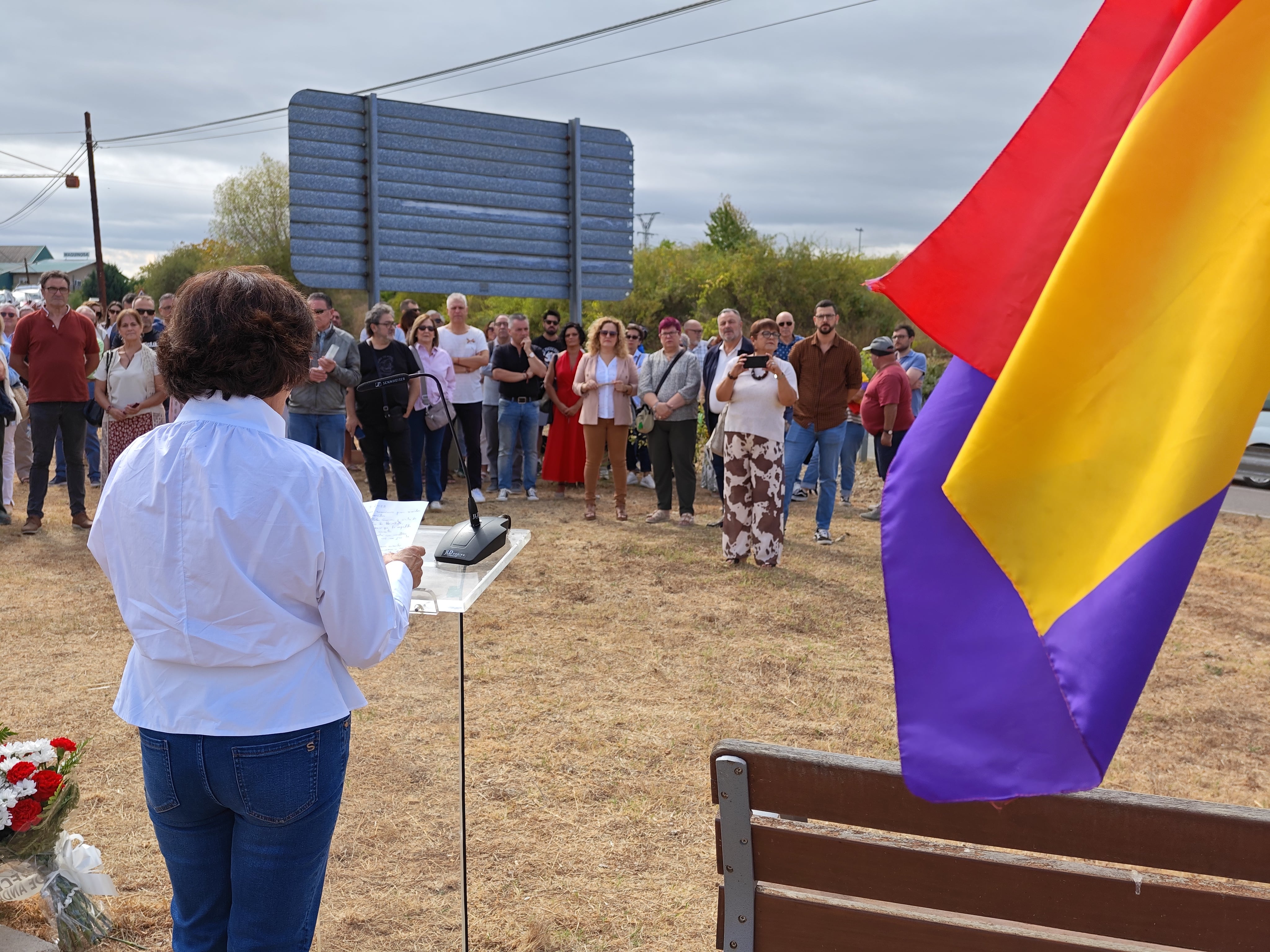 Una familiar intervieve en el homenaje