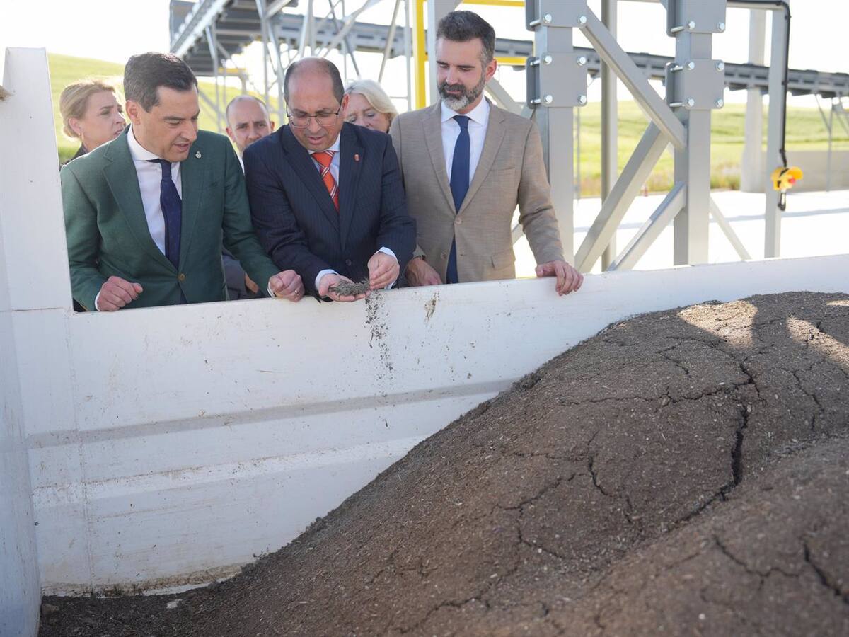 Moreno inaugura la planta de compostaje de Villamartín, "un hito" en economía circular