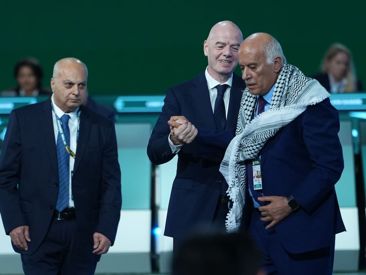 Tenso momento en el Congreso de la FIFA: Infantino insiste en que el representante de Palestina salude al de Israel