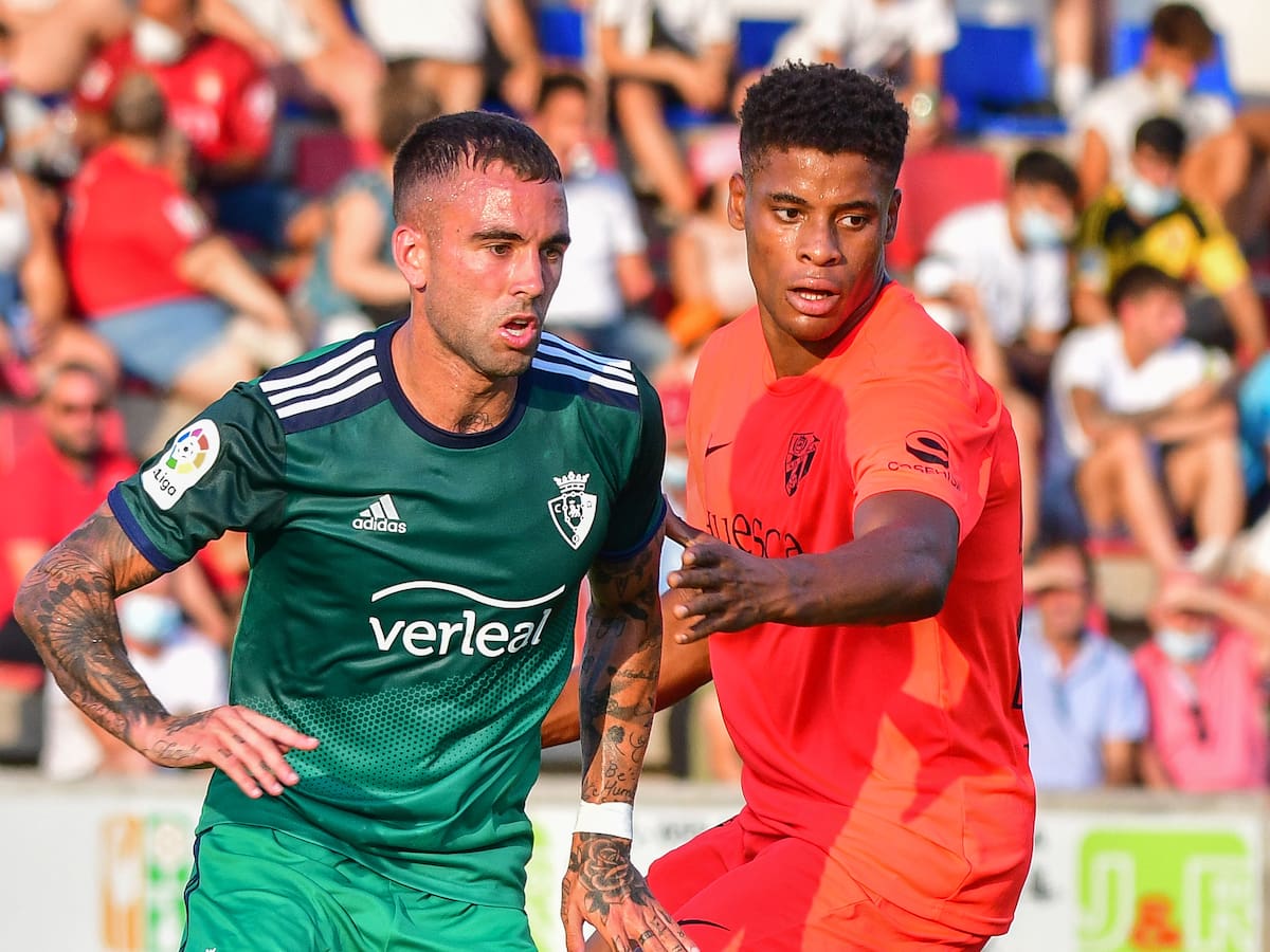 El Huesca pierde ante Osasuna, pero mejora su imagen