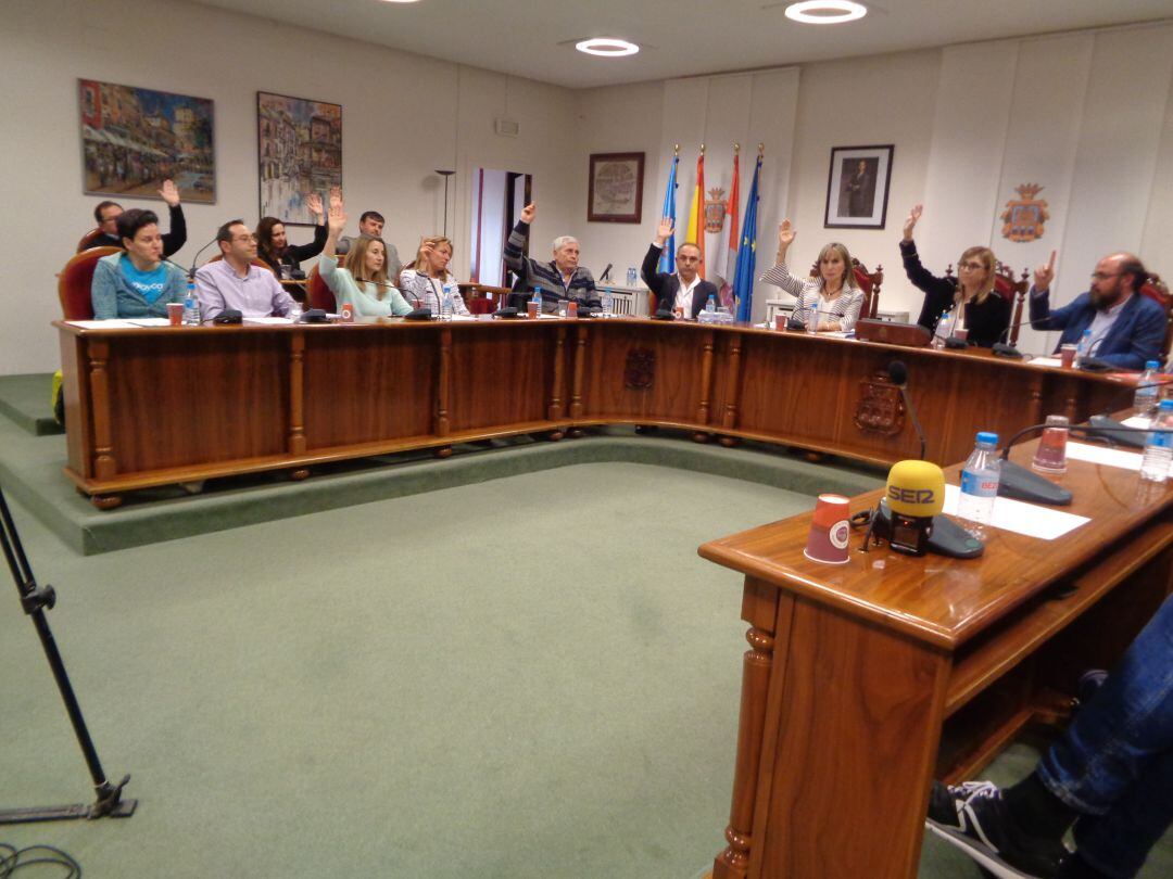 El PP contó con el apoyo de RAP, C's y UPyD