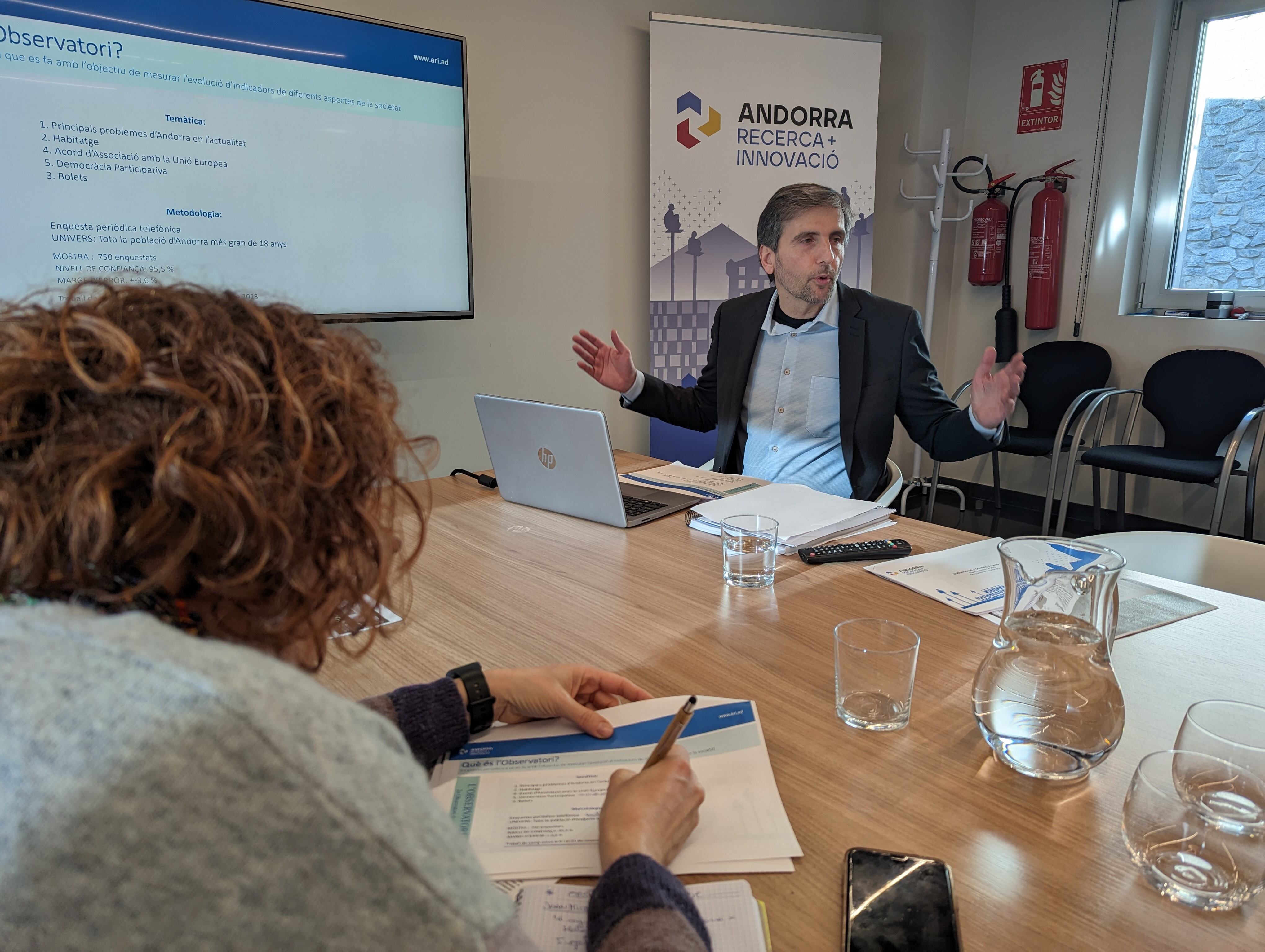 El director de l&#039;Observatori, Joan Micó, durant la roda de premsa de resultats del segon semestre.