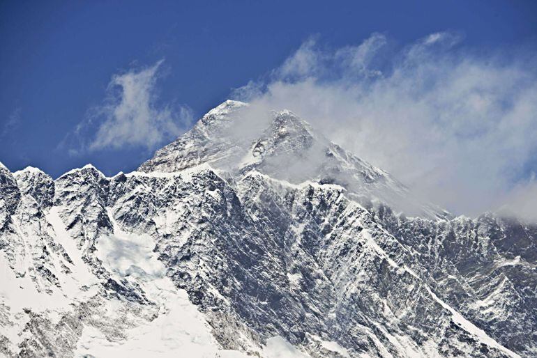 Imagen del monte Everest tomada días antes del terremoto registrado en Nepal.