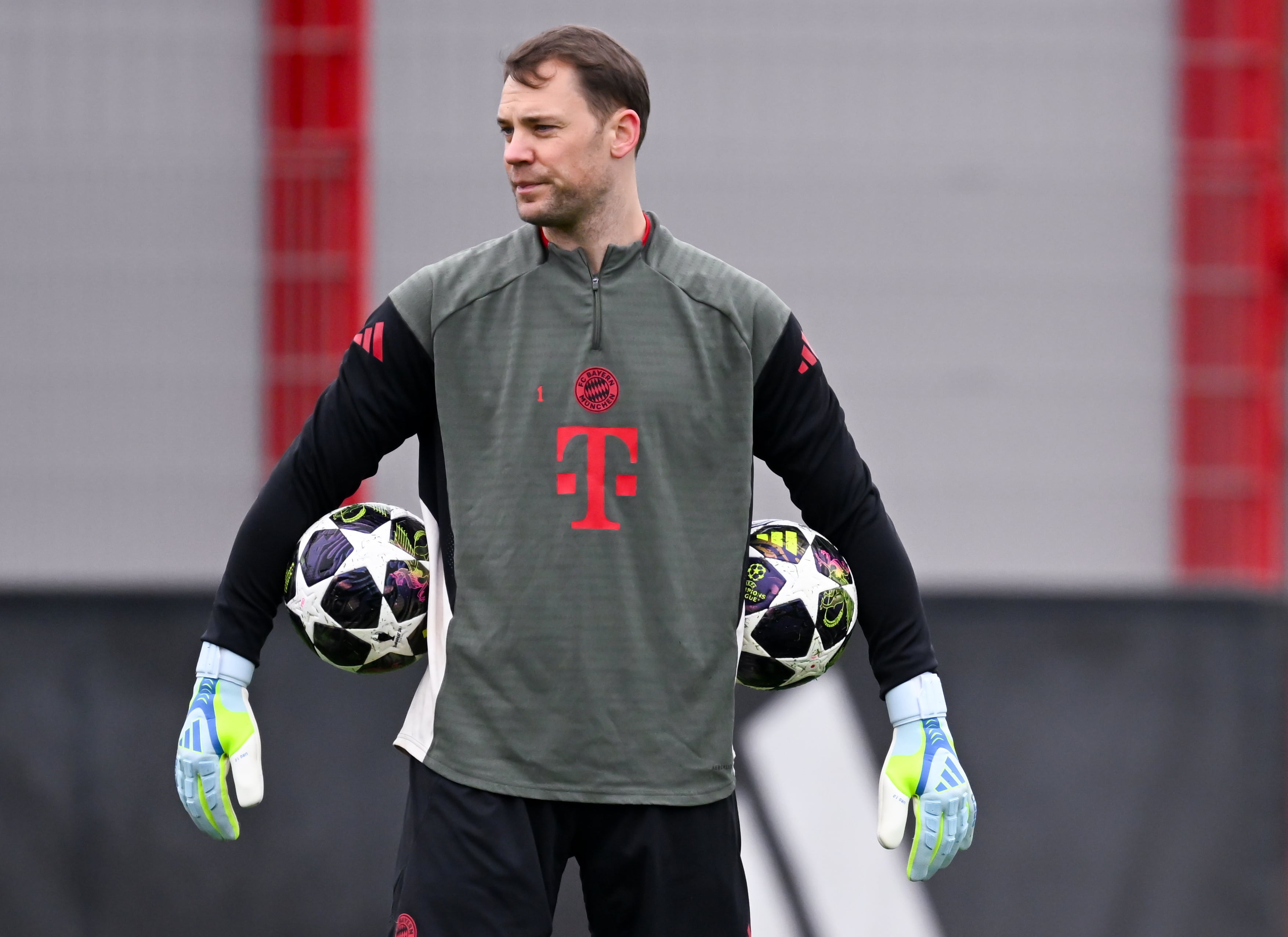 Manuel Neuer entrena en la ciudad deportiva del Bayern antes del partido de Champions contra el Real Madrid