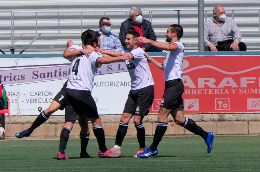 Los jugadores del Real Unión celebran uno de los goles marcados en Tarazona