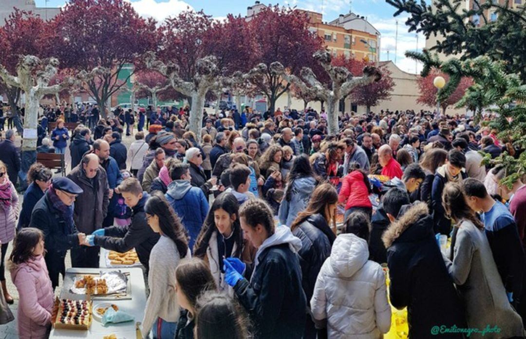 La Tapa Solidaria volvió a dejar pequeña la Plaza de San Antonio de Palencia