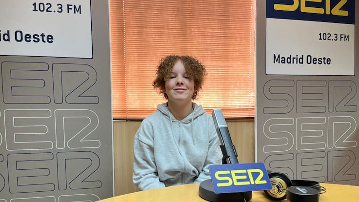 Tener un campo de fútbol en el salón: el fútbol chapas se asienta en las nuevas generaciones de Móstoles