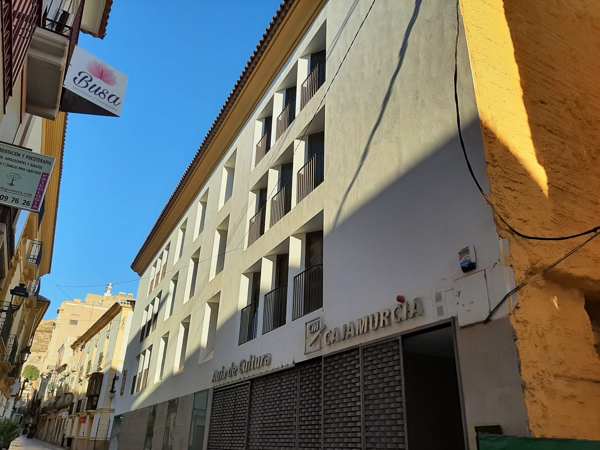 Edificio donde tuvo su primera sede Radio Lorca,  de 1983 a 2005, en calle Pio XII, 27.