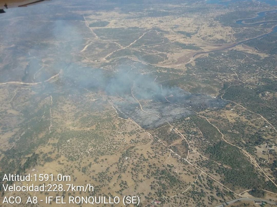 Imagen aérea de la zona del fuego.