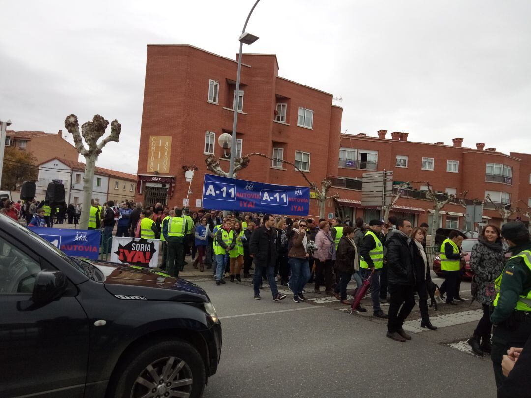 Vecinos interumpiendo el tráfico en la concentración de ese pasado domingo