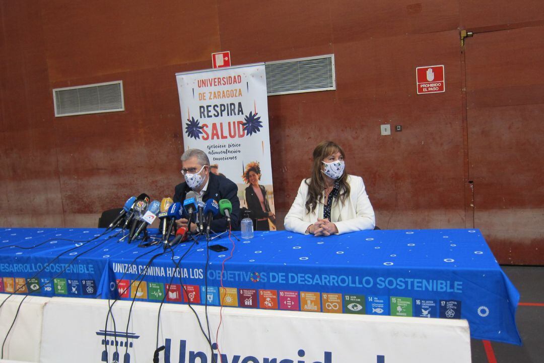 Rueda de prensa del rector de la Universidad de Zaragoza, José Antonio Mayoral, y de la consejera de Sanidad de Aragón, Sira Repollés.