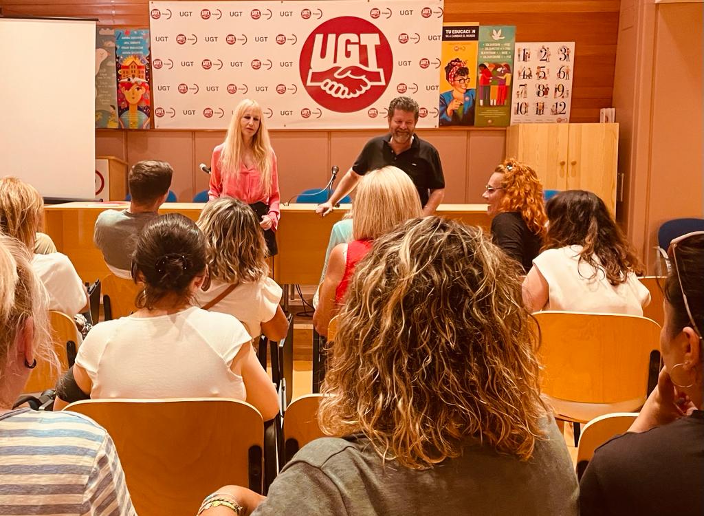 Reunión de las trabajadoras en la sede de UGT