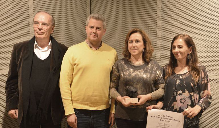 La escritora María Rosal Nadales recibe el Premio Nacional de Poesía José Hierro 