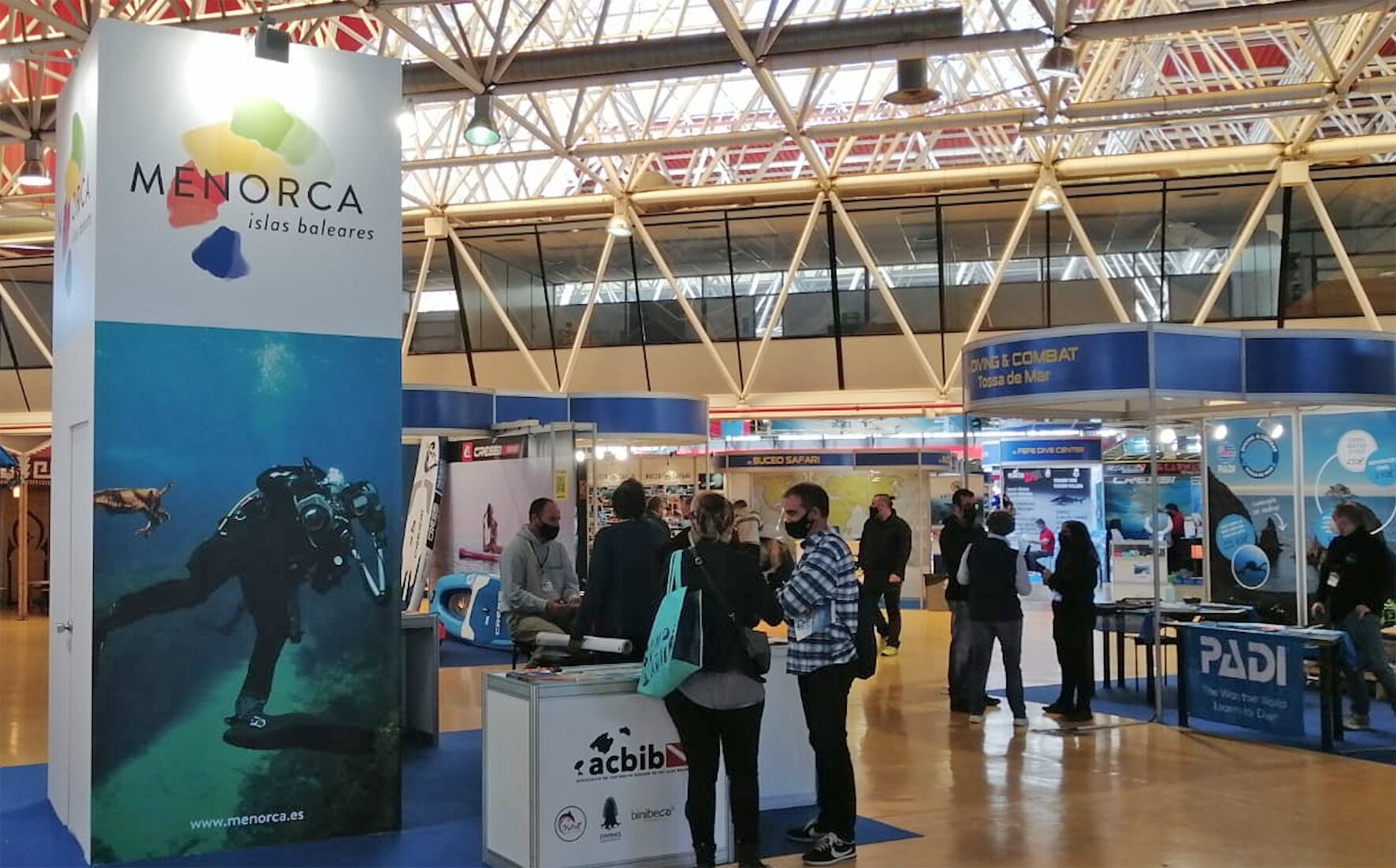 Les empreses menorquines de busseig s'han promocionat a la fira celebrada a Cornellà mostrant els encants de Menorca.