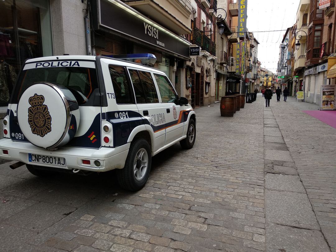 La presencia policial en las calles más céntricas de la villa está siendo habitual estos días navideños