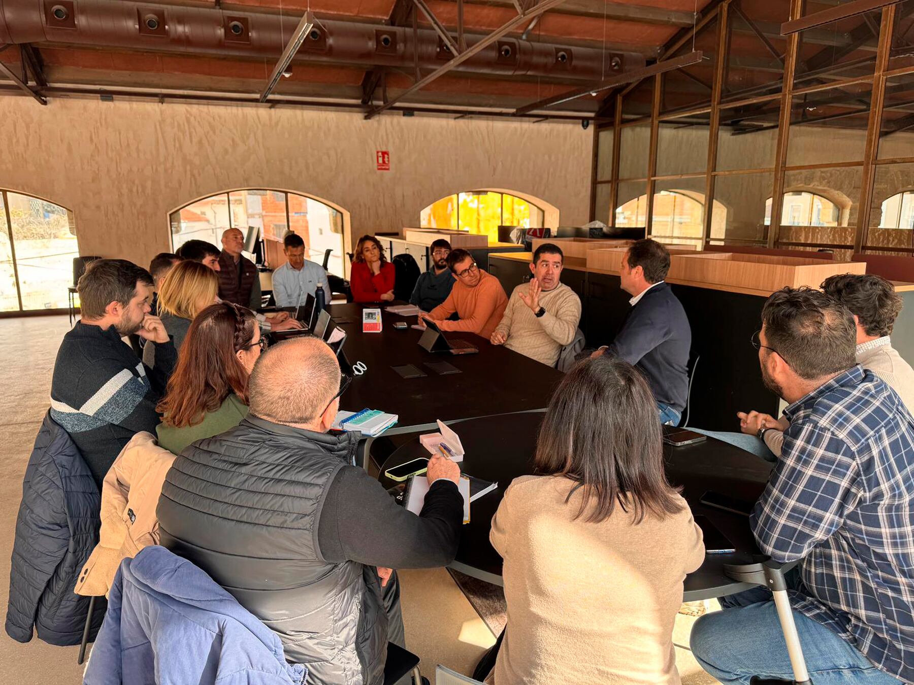 Imagen de una reunión en la que se han ultimado los preparativos con el alcalde Toni Francés, presidiendo este encuentro