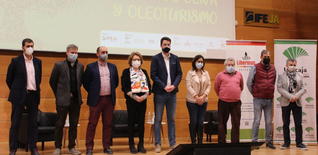 Jurado y organización del Certamen Internacional de Relato corto sobre olivar, aceite de oliva y oleoturismo.