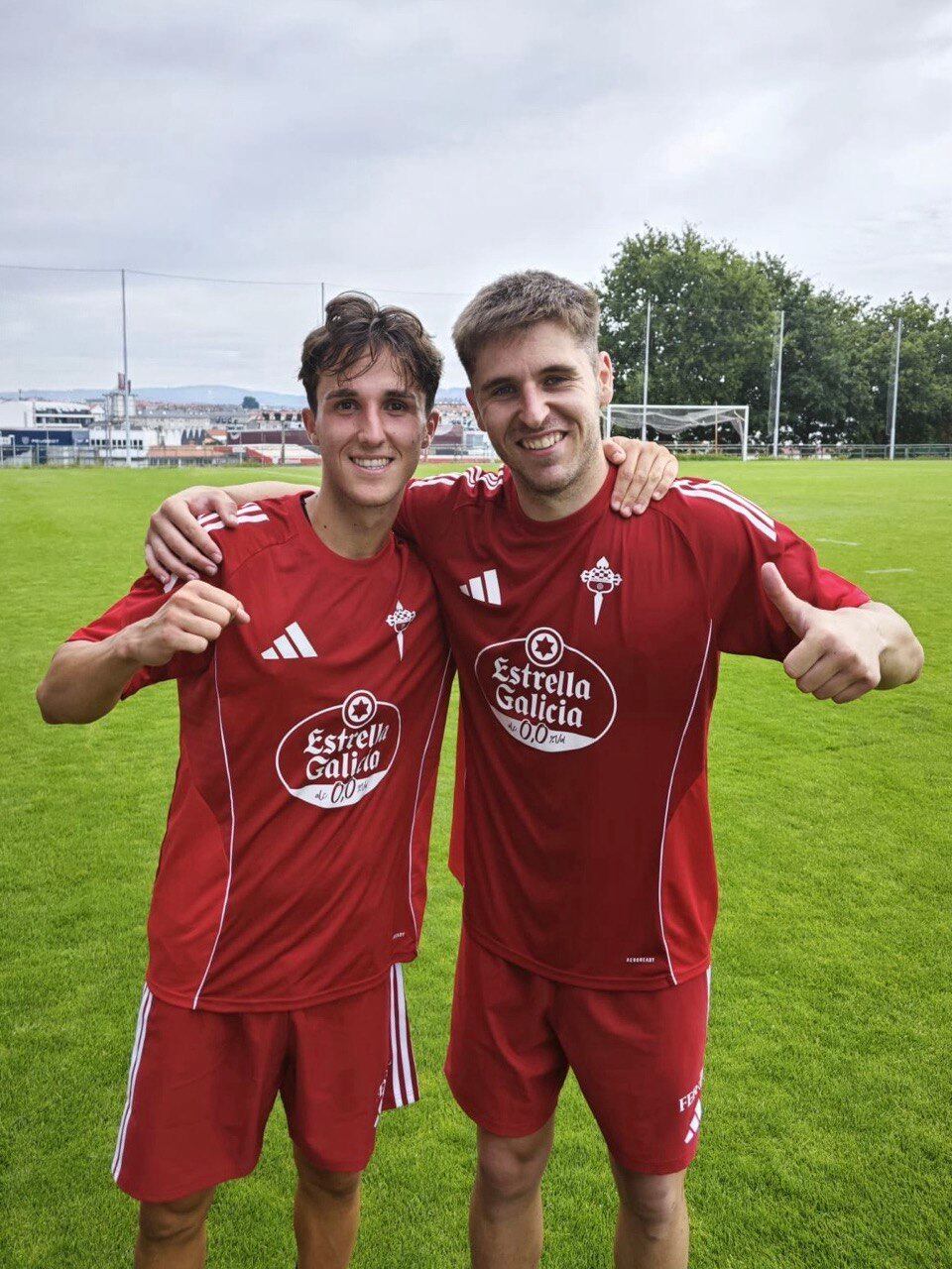Azael García y Markel Artetxe, los dos últimos fichajes verdes, en el entrenamiento de este viernes (foto: Racing Club Ferrol)
