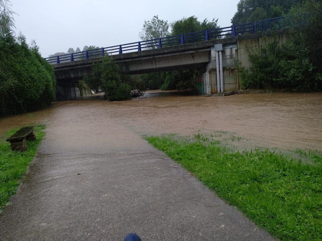 Las lluvias se han cebado con el municipio de Llanes, pero también ha habido problemas en Ribadedeva, Ribadesella y Peñamellera baja.