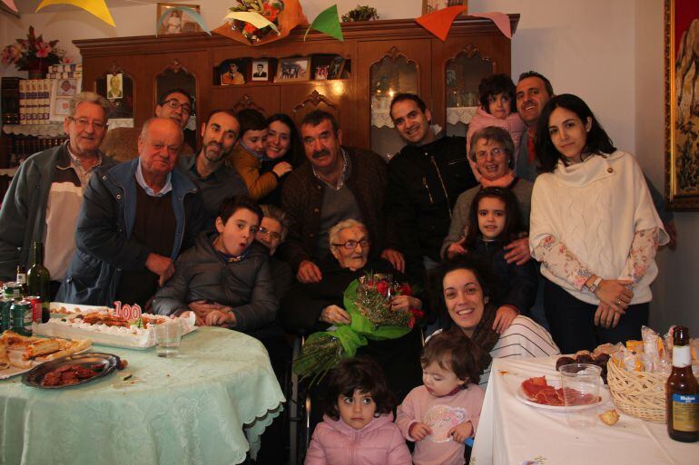 Genara con su familia