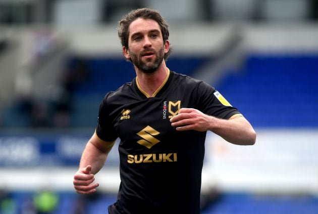 Will Grigg celebra con el MK Dons