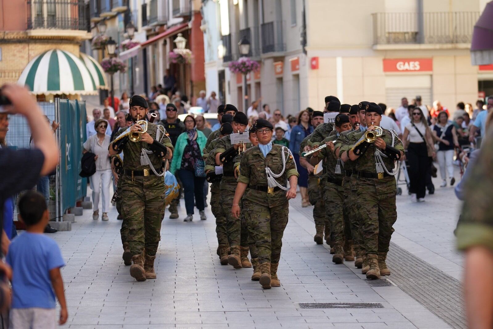 Encuentro de bandas de guerra en Huesca, organizado por la División Castillejos