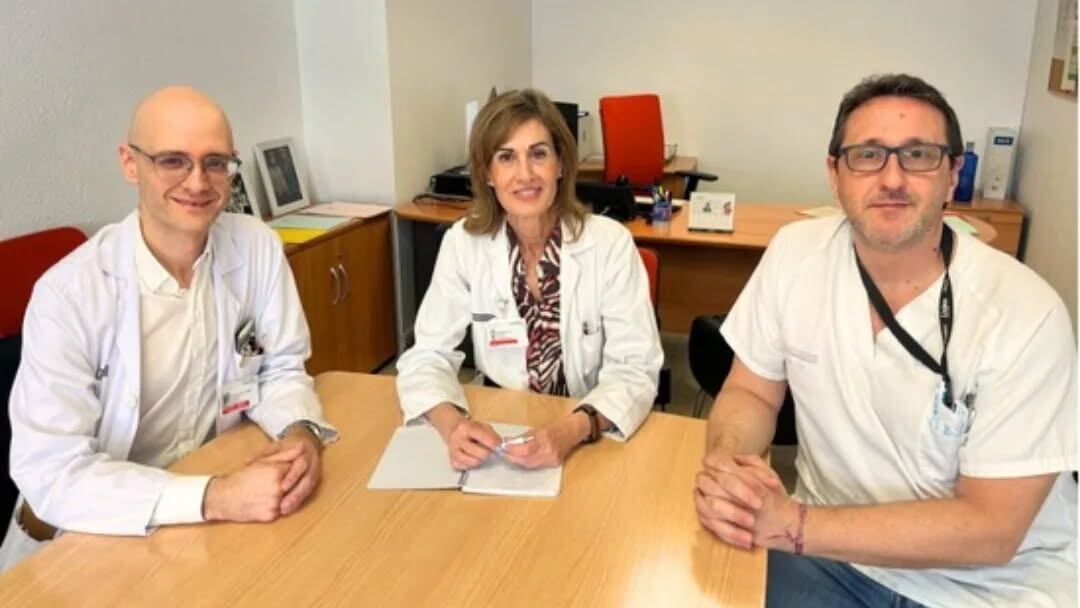 El Dr. Vicente Medrano Martínez (derecha) es el nuevo jefe de sección de neurología del Hospital de Elda
