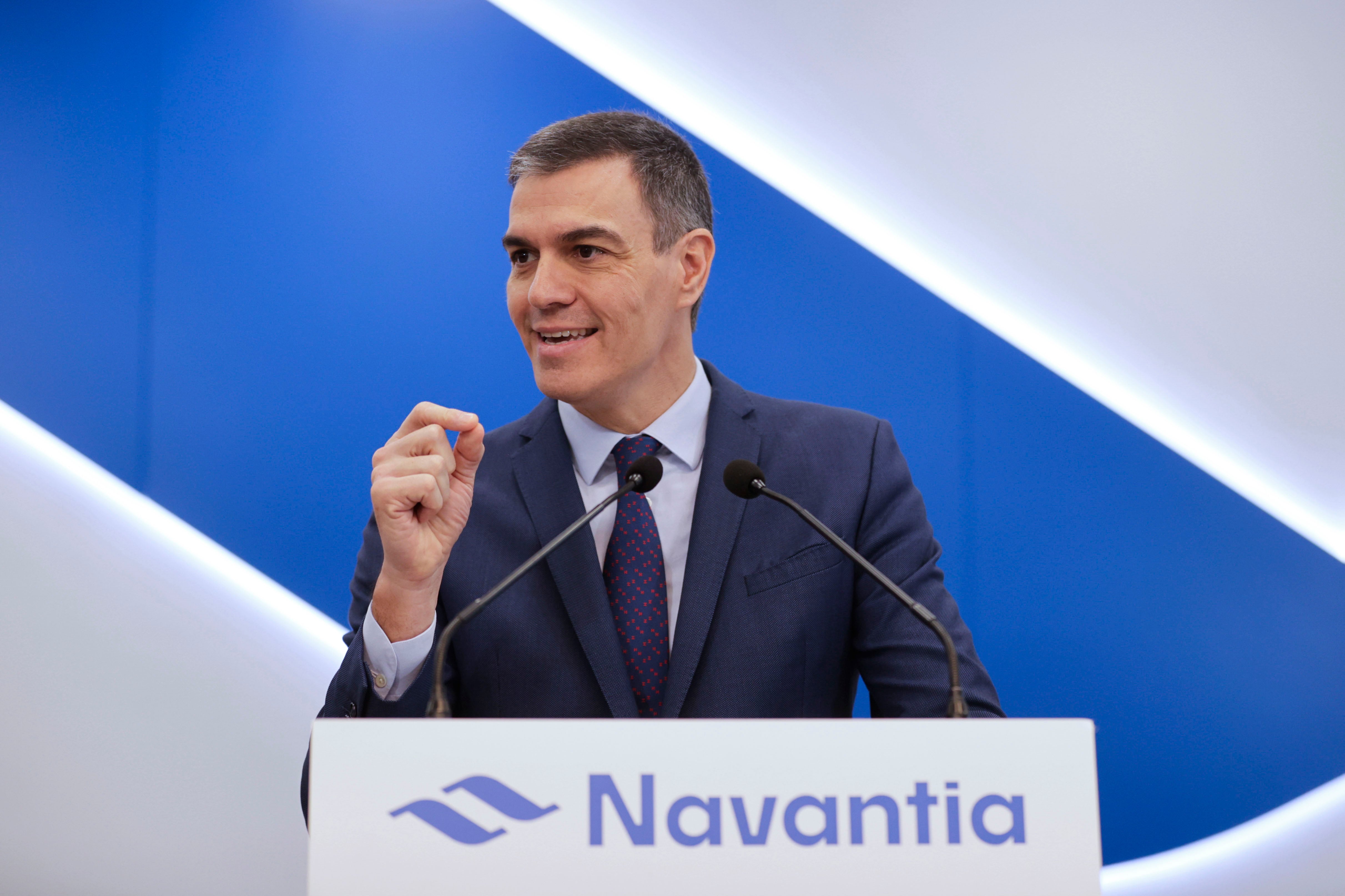 FERROL, 24/01/2024.- El presidente del Gobierno, Pedro Sánchez da un discurso durante su visita este miércoles al astillero de Navantia en Ferrol. EFE/Cabalar
