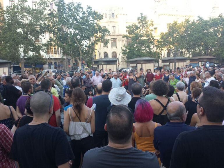 Asamblea de 'Ara en Comú' celebrada en la Plaza del Ayuntamiento de Valencia