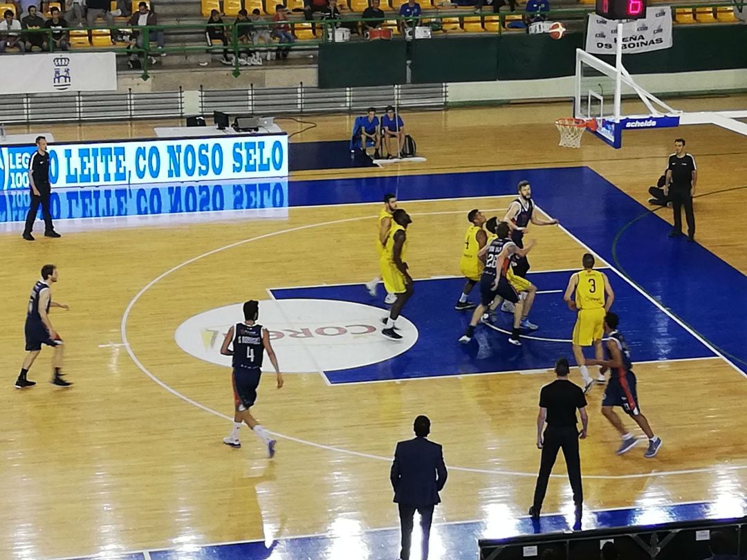 Primera victoria del COB en el Pazo, ante el Canoe por 71 a 50. El conjunto ourensano dejaba muy buenas senasaciones en esta segunda jornada de la liga LEB Oro.