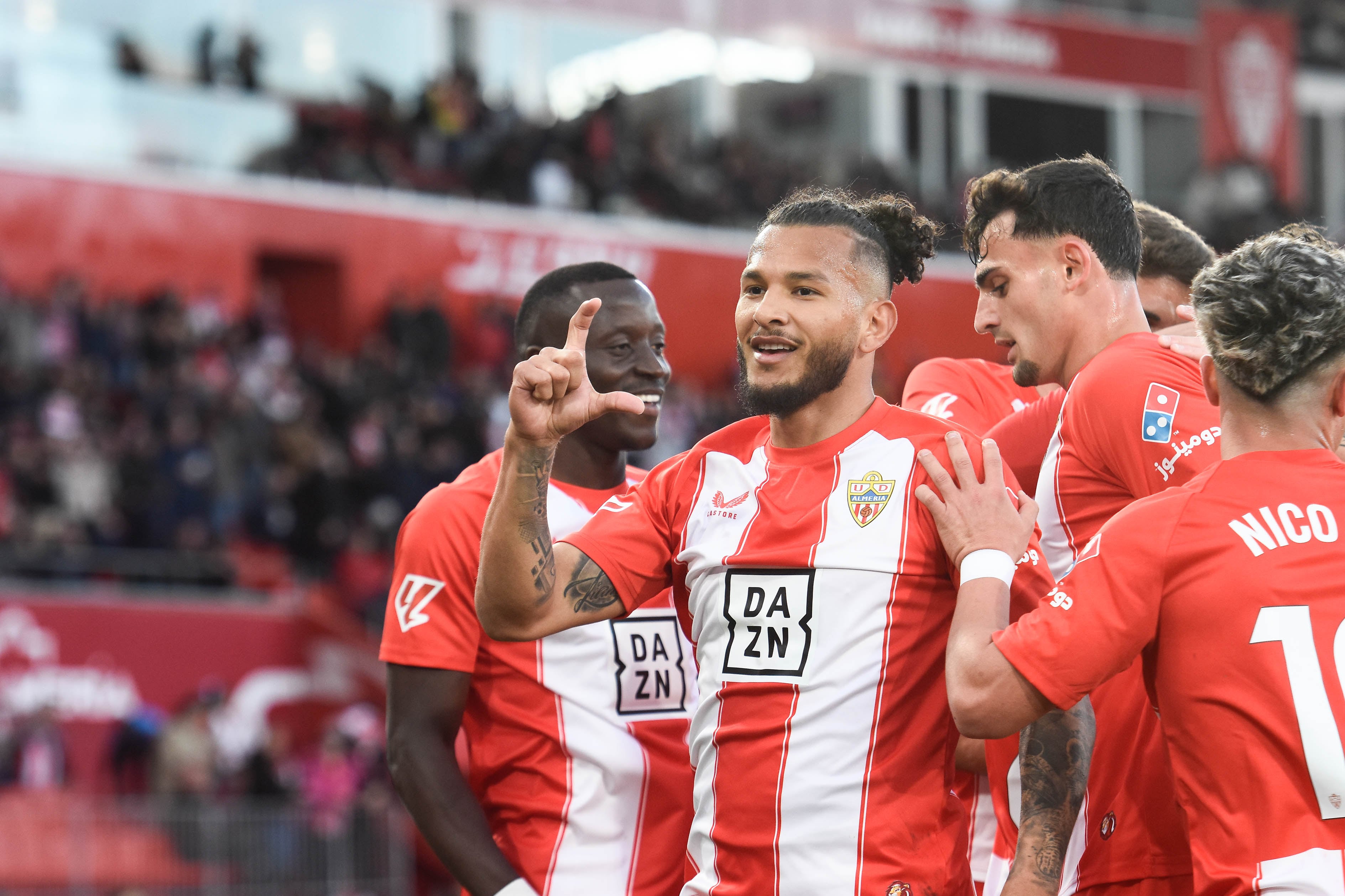 El futbolista del Almería (27 años) tiene por delante seis encuentros para aumentar su cuenta goleador