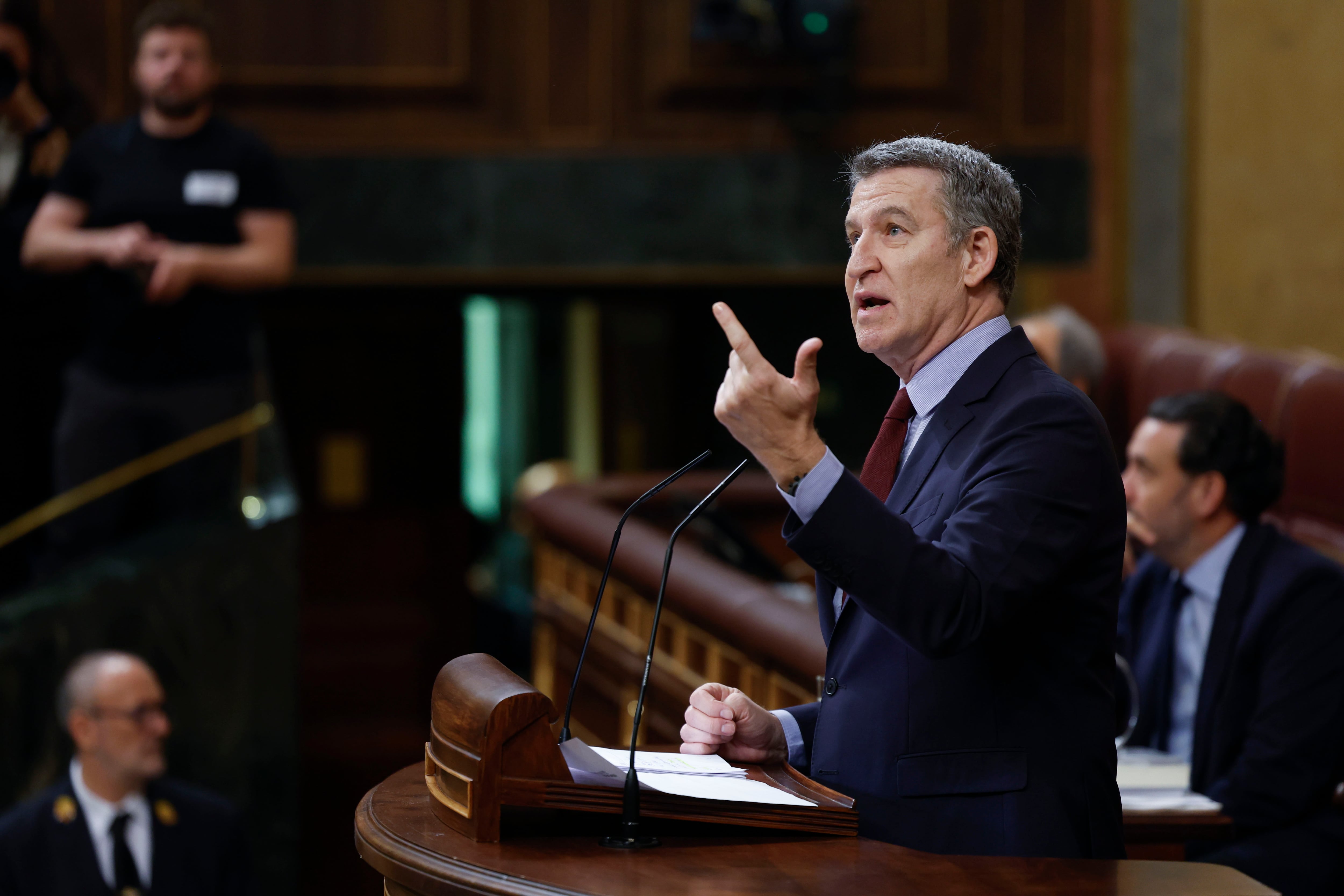 El líder del PP, Alberto Núñez Feijóo, durante su intervención en el pleno del Congreso.