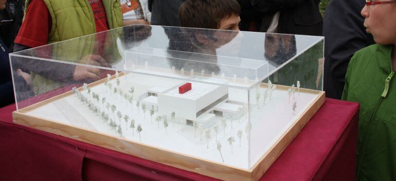 Imatge de la maqueta de la Biblioteca Pere Anguera, en una imatge d&#039;arxiu.