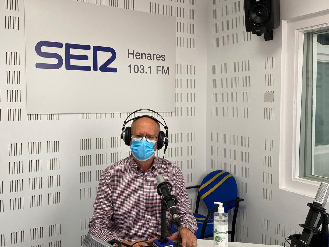 Antonio Barahona, alcalde de Villalbilla, en los estudios de SER Henares. 