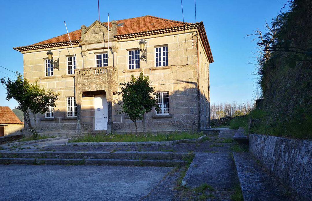 Casa consistorial de Pazos de Borbén.