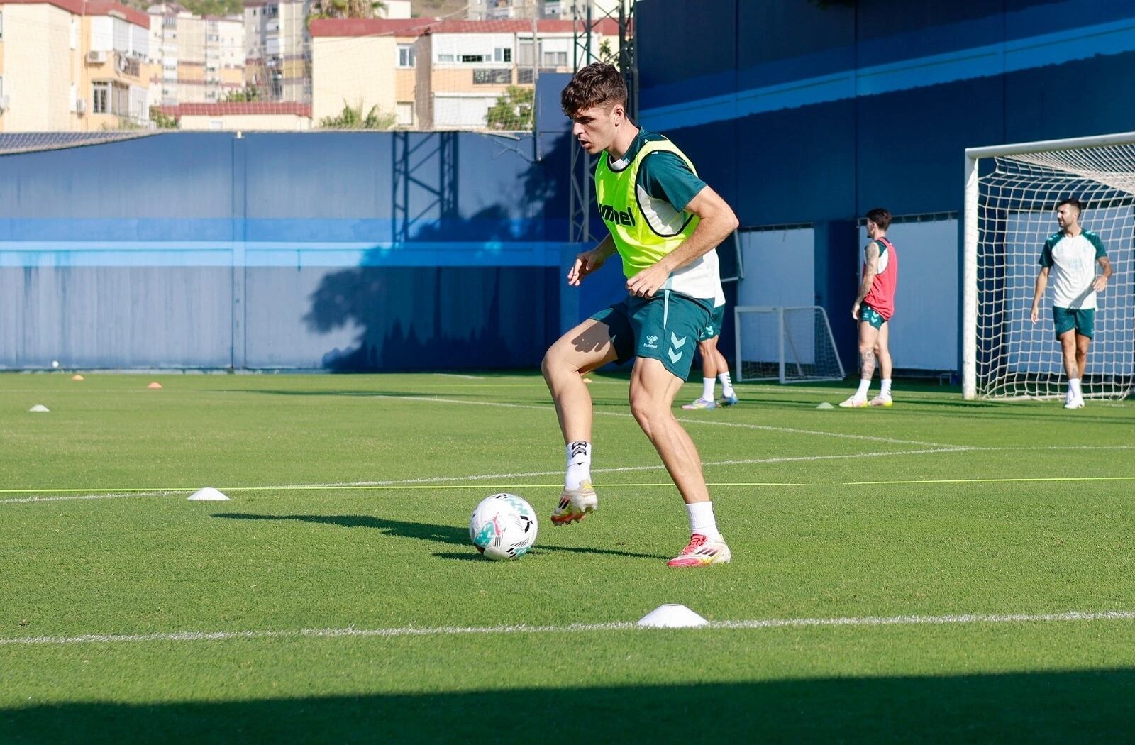 El delantero Julen Lobete, en un ejercicio durante la sesión de trabajo de pretemporada