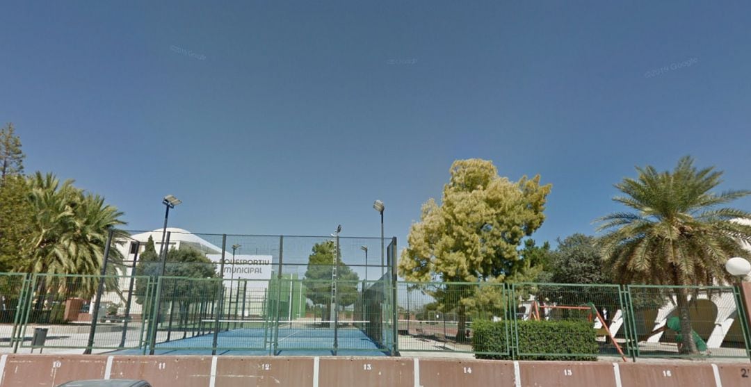 Polideportivo de Xeraco donde se instalarán las aula prefabricadas entre la piscina y el trinquet 