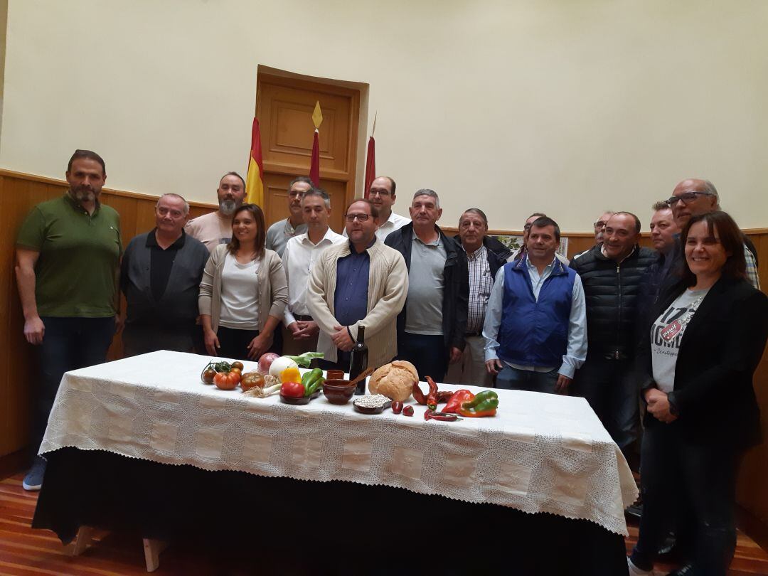 Presentación de los cocineros encargados de La Alubiada de La Bañeza