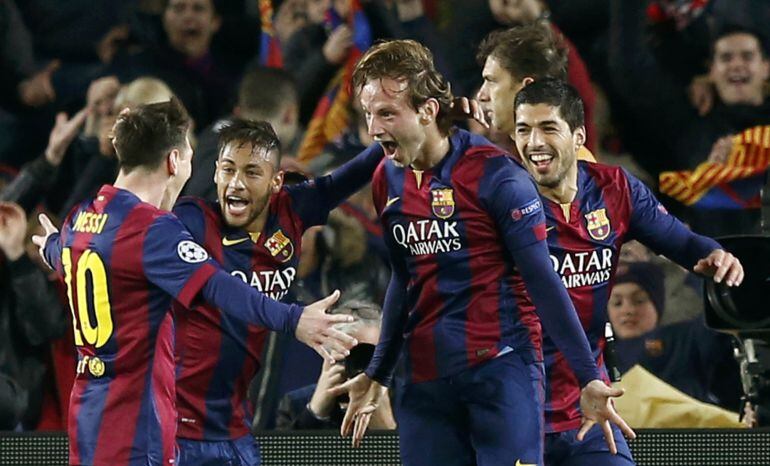 Los jugadores del Barça celebran el gol de Rakitic al City