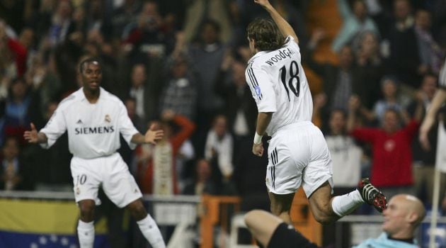 Jonathan Woodgate celebra su único gol como jugador del Real Madrid en la portería adecuada