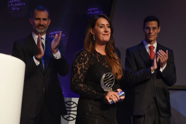 Dolores Redondo, Premio Planeta en en 2016 por su novela &#039;Todo esto te daré&#039;