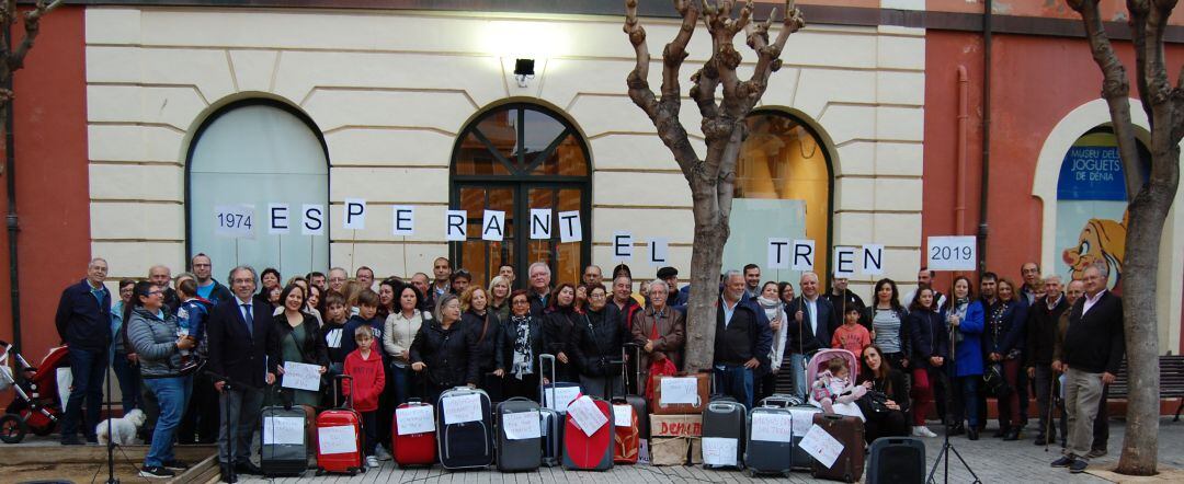 Los asistentes al acto de Gent de Dénia.