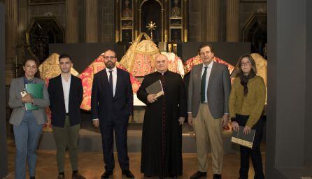 Autoridades presentes en la inauguración de la exposición.