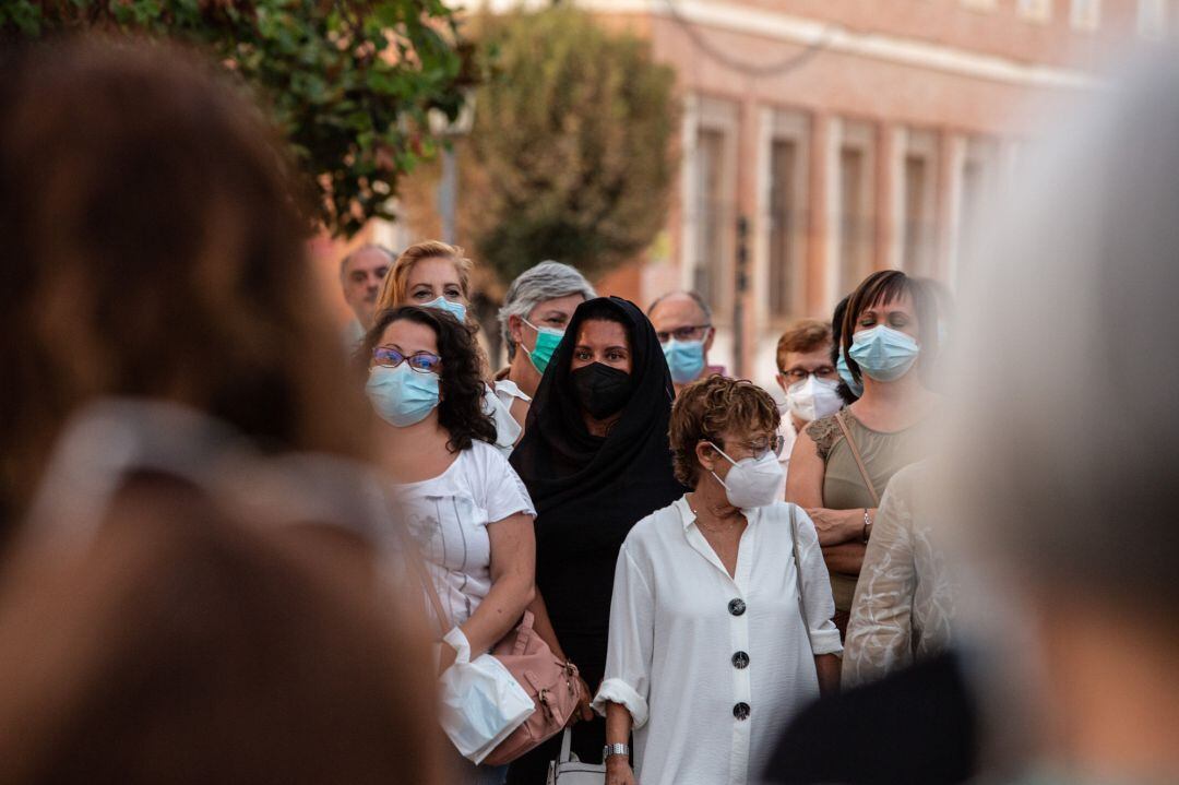 Varias mujeres durante una concentración para reivindicar los derechos y libertades de las mujeres afganas, a 19 de agosto de 2021, en Badajoz, Extremadura,(España). La protesta ha sido convocada por la plataforma 8M Badajoz en defensa de los derechos de 